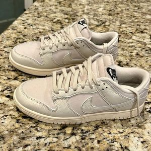 Nike Dunk Low Retro Premium 7.5 mens, light beige